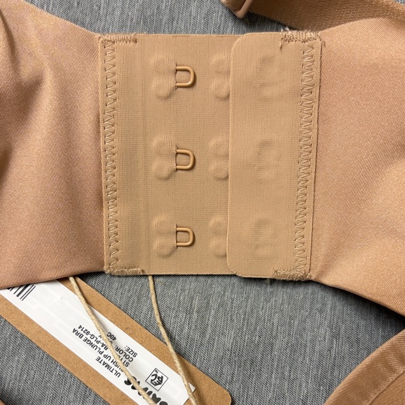 SKIMS Nude Seamless Bra - Picture 3 of 4